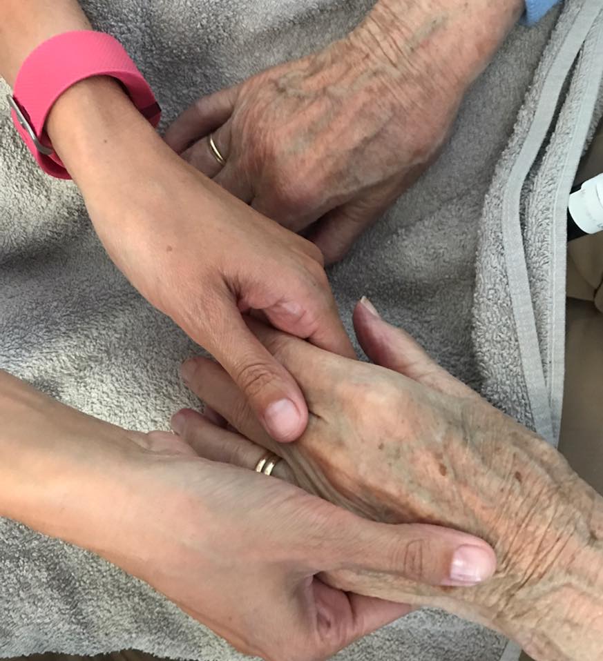 Handmassage bij dementerende ouderen hoe bijzonder is dat?